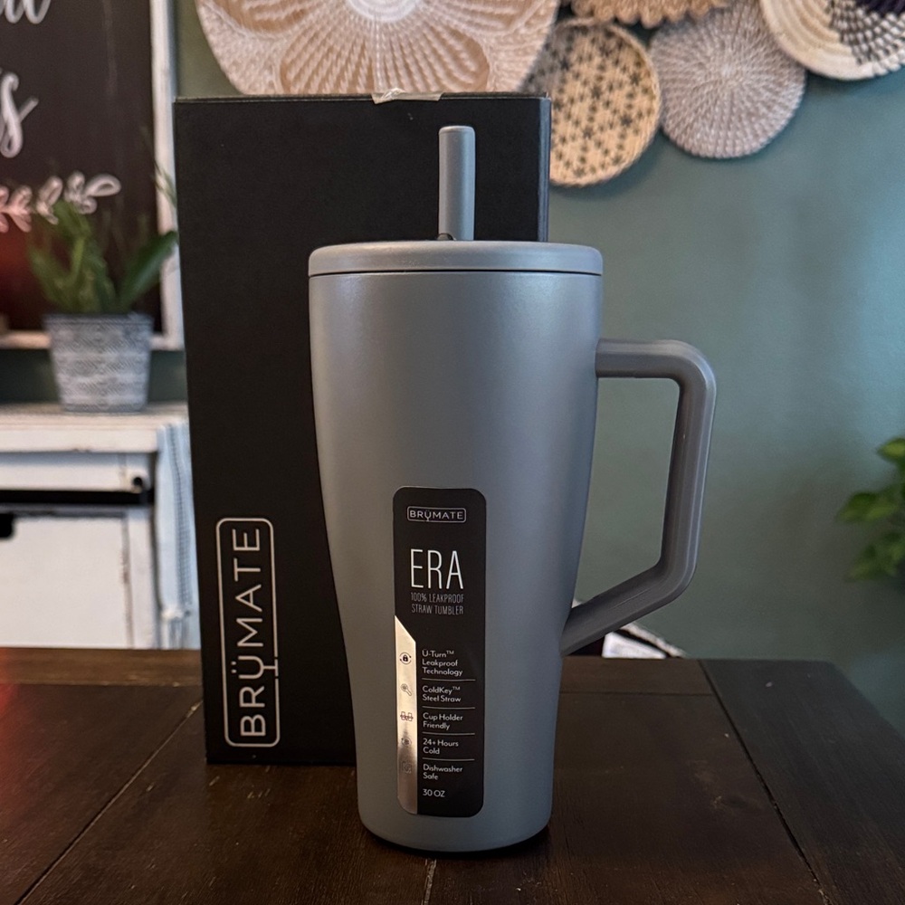 BRAND NEW LIMITED EDITION BruMate 30oz Era,
MATTE GRAY!